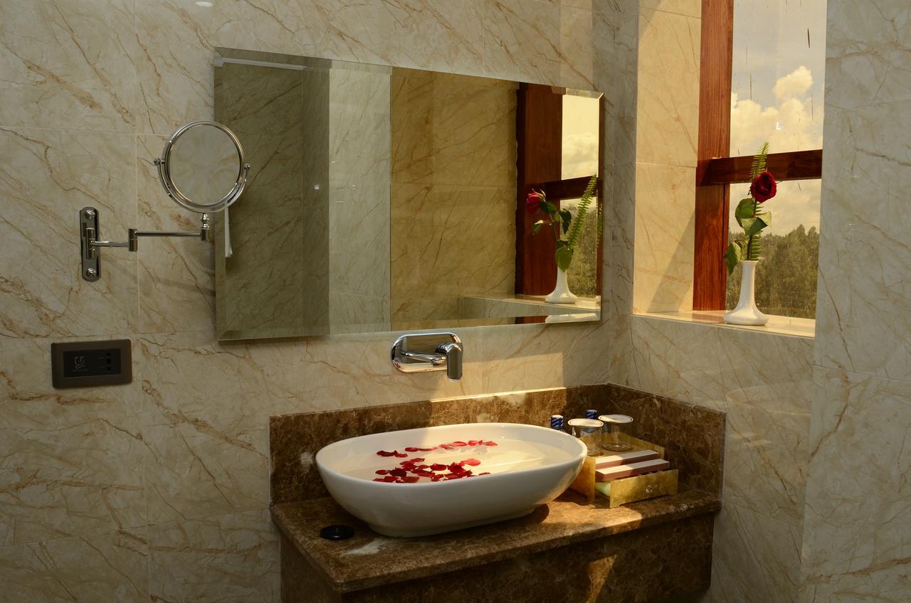 The White Rhino Hotel 니에리 외부 사진