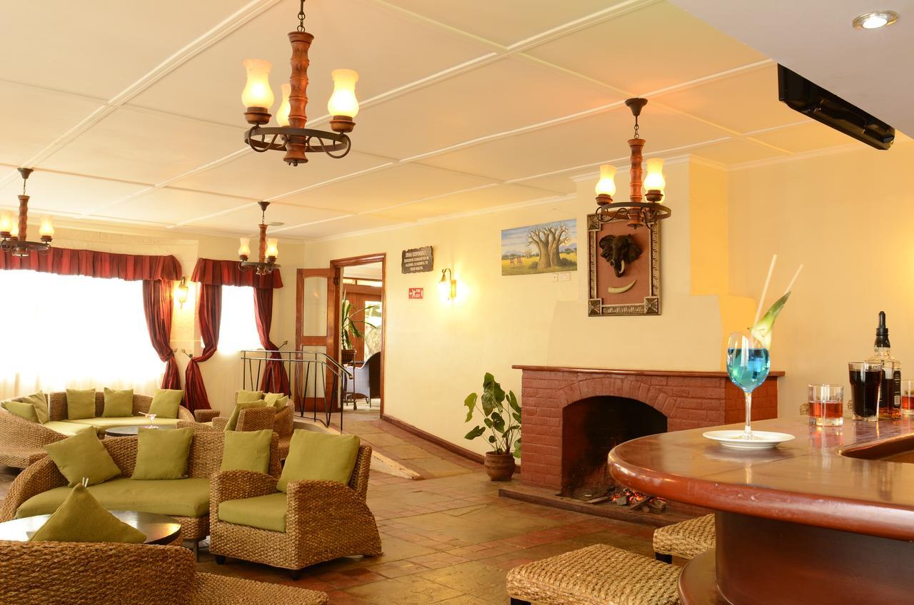 The White Rhino Hotel 니에리 외부 사진