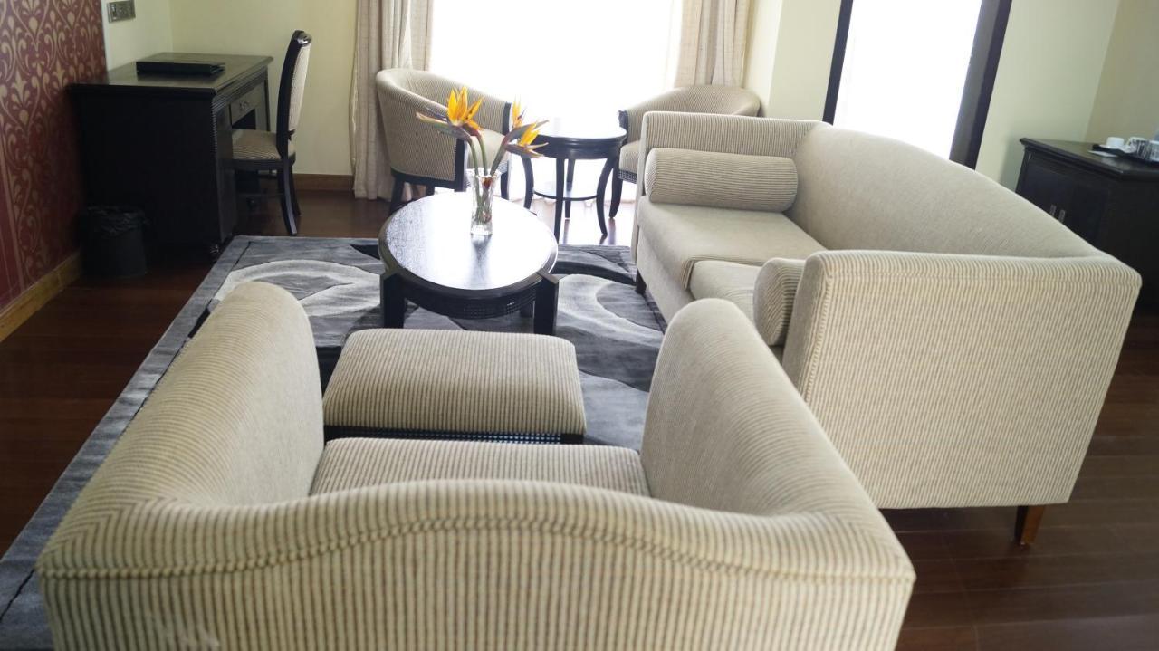 The White Rhino Hotel 니에리 외부 사진