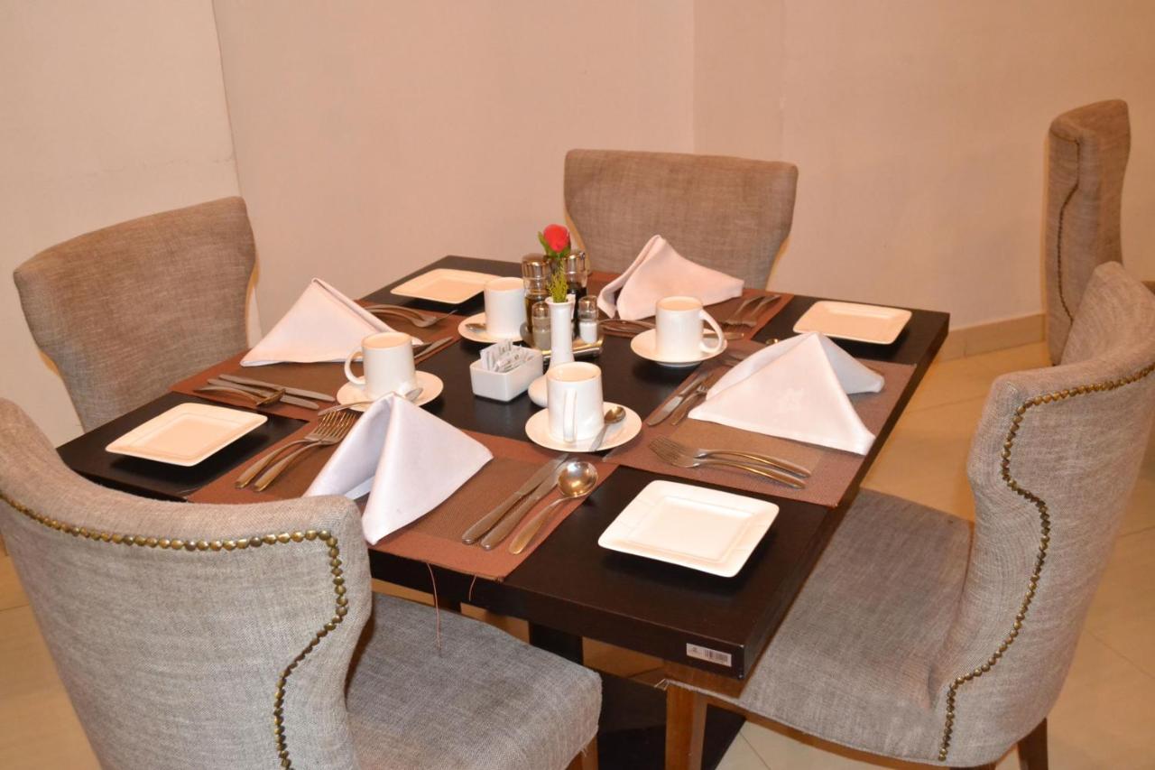 The White Rhino Hotel 니에리 외부 사진