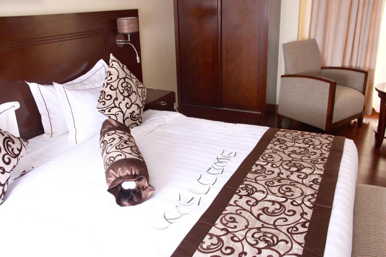 The White Rhino Hotel 니에리 외부 사진